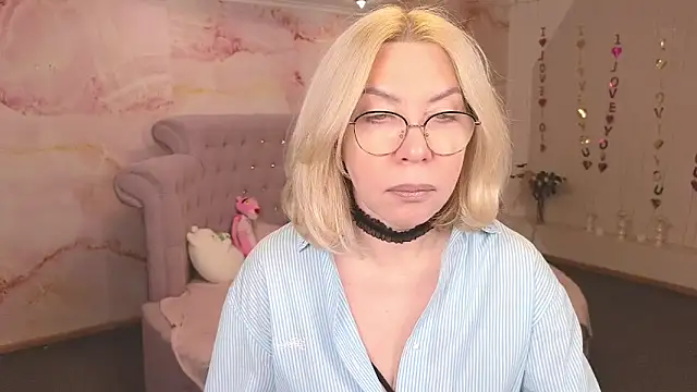 Snapshot of Wendy_Waves chatting on October 18, 11:02 am Wendy Waves online show from October 18, 11:02 am