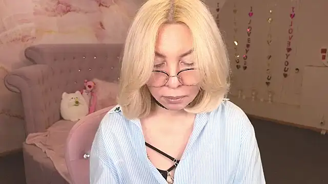 Snapshot of Wendy_Waves chatting on October 21, 12:09 pm Wendy Waves online show from October 21, 12:09 pm