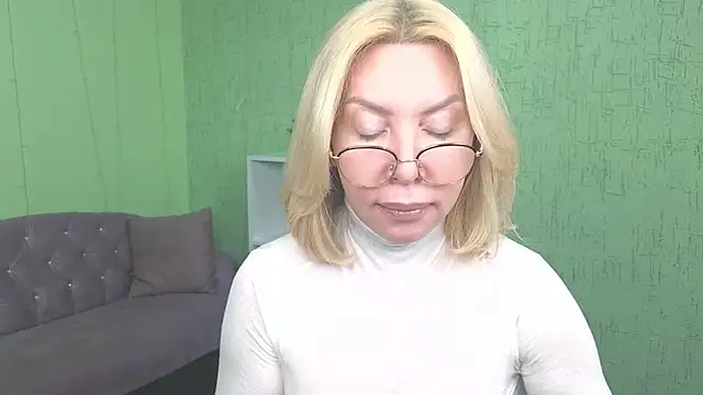 Snapshot of Wendy_Waves chatting on October 30, 12:06 pm Wendy Waves online show from October 30, 12:06 pm