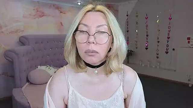 Snapshot of Wendy_Waves chatting on September 20, 10:46 am Wendy Waves online show from September 20, 10:46 am