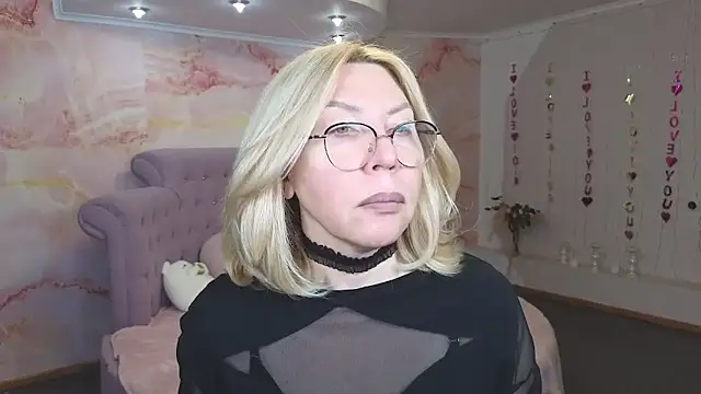 Snapshot of Wendy_Waves chatting on September 27, 10:44 am Wendy Waves online show from September 27, 10:44 am