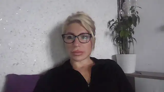 fox red lady7 online show from October 18, 9:56 am