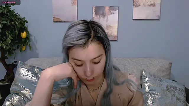 SophieAsh online show from October 2, 7:13 am