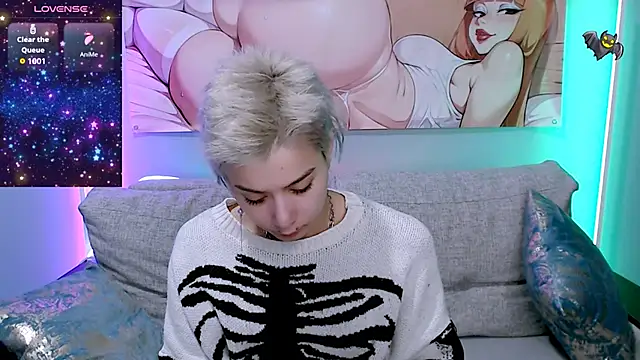 SophieAsh online show from November 6, 7:03 am