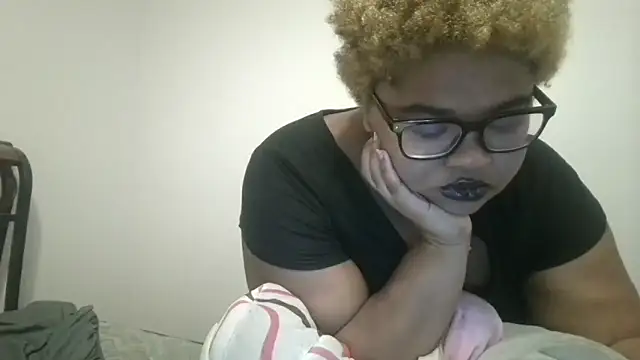 techprincessxx online show from November 8, 5:07 pm