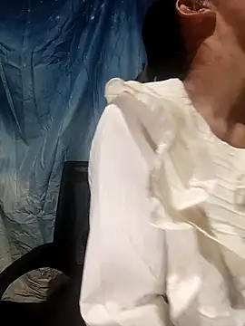 Snapshot of tdtd98 chatting on October 10, 5:51 pm tdtd98 online show from October 10, 5:51 pm