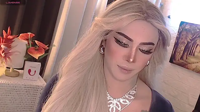 Snapshot of Your_valentina_goddess chatting on September 19, 3:05 am Your valentina goddess online show from September 19, 3:05 am