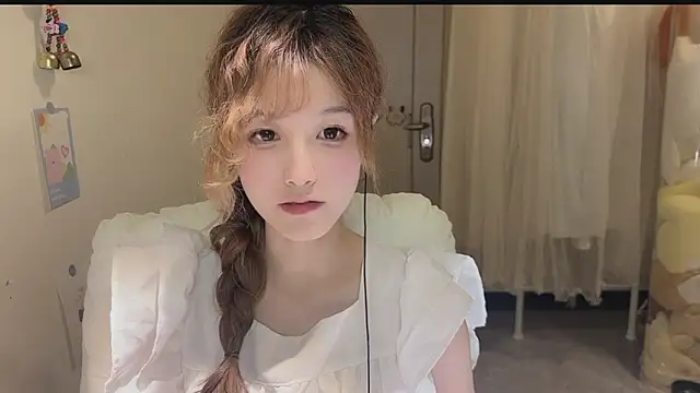 Snapshot of FuFu-puff chatting on October 6, 12:11 pm FuFu-puff online show from October 6, 12:11 pm