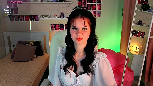 Snapshot of Wander_Waves chatting on September 18, 9:35 pm Wander Waves online show from September 18, 9:35 pm