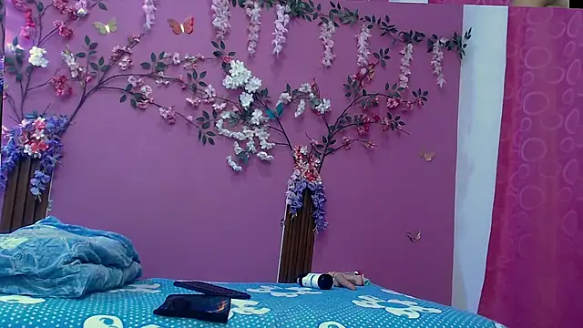 Snapshot of skinnybarbie022 chatting on October 5, 2:05 am skinnybarbie022 online show from October 5, 2:05 am