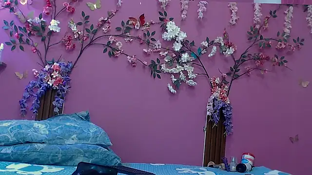 Snapshot of skinnybarbie022 chatting on October 26, 1:34 am skinnybarbie022 online show from October 26, 1:34 am