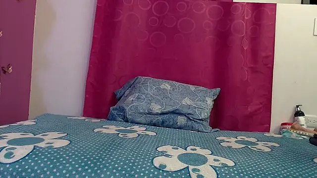 Snapshot of skinnybarbie022 chatting on October 9, 1:21 am skinnybarbie022 online show from October 9, 1:21 am