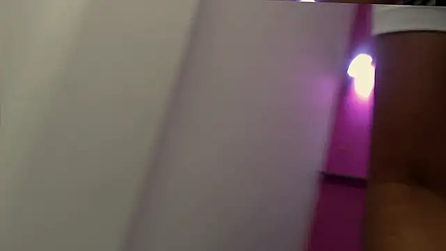 Snapshot of skinnybarbie022 chatting on October 1, 12:04 am skinnybarbie022 online show from October 1, 12:04 am