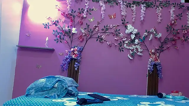 Snapshot of skinnybarbie022 chatting on October 4, 1:22 am skinnybarbie022 online show from October 4, 1:22 am