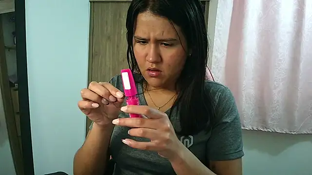 Oliviawatson1 online show from January 14, 1:27 pm