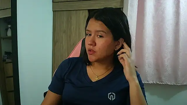 Oliviawatson1 online show from February 12, 1:24 pm