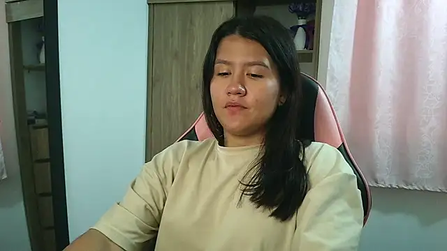 Oliviawatson1 online show from February 27, 1:55 pm