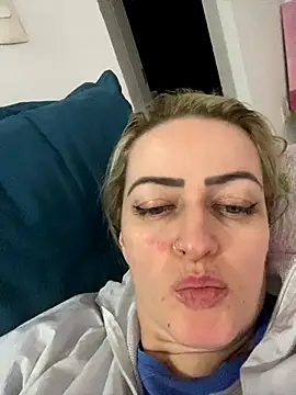 Snapshot of Alerquinasc chatting on September 22, 11:47 pm Alerquinasc online show from September 22, 11:47 pm