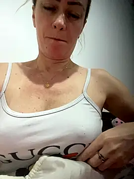 Snapshot of Alerquinasc chatting on October 12, 5:10 am Alerquinasc online show from October 12, 5:10 am