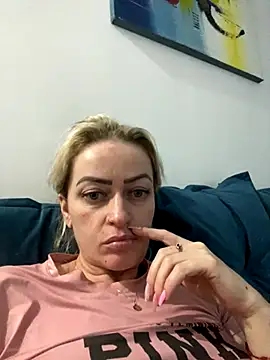 Snapshot of Alerquinasc chatting on October 1, 3:44 am Alerquinasc online show from October 1, 3:44 am