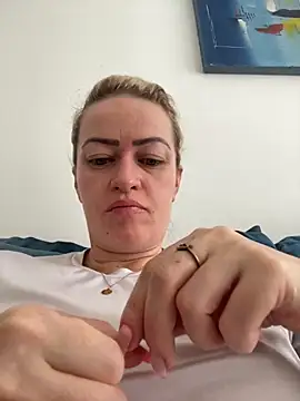 Snapshot of Alerquinasc chatting on October 5, 2:44 pm Alerquinasc online show from October 5, 2:44 pm