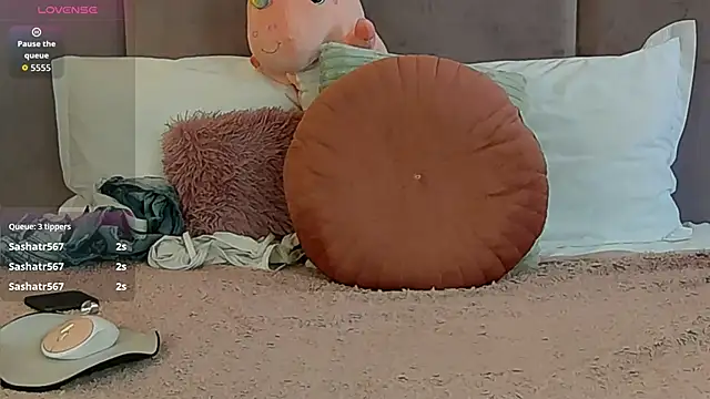 Snapshot of Sierra_Quinn chatting on October 22, 6:40 am Sierra Quinn online show from October 22, 6:40 am