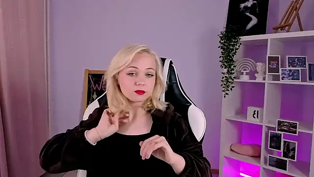 Snapshot of Charlotte_Colinss chatting on September 20, 7:17 am Charlotte Colinss online show from September 20, 7:17 am