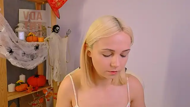 Snapshot of Charlotte_Colinss chatting on October 22, 5:23 am Charlotte Colinss online show from October 22, 5:23 am