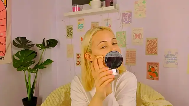 Snapshot of Charlotte_Colinss chatting on October 24, 3:24 am Charlotte Colinss online show from October 24, 3:24 am