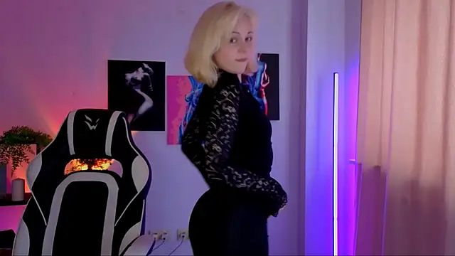 Charlotte Colinss online show from April 20, 4:59 am