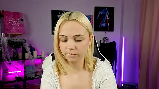 Snapshot of Charlotte_Colinss chatting on October 26, 9:38 am Charlotte Colinss online show from October 26, 9:38 am