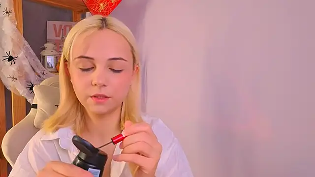 Snapshot of Charlotte_Colinss chatting on October 25, 3:47 am Charlotte Colinss online show from October 25, 3:47 am