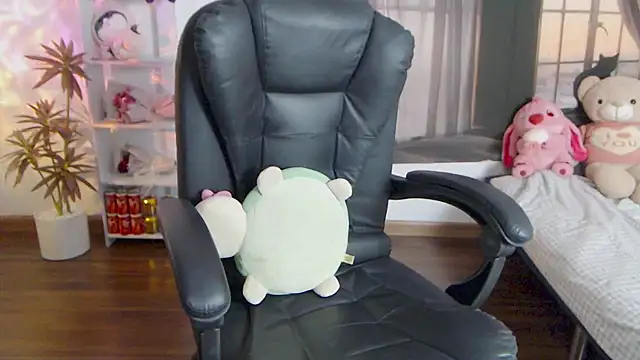 Snapshot of Suzie_Wet_Cave chatting on October 16, 1:47 pm Suzie Wet Cave online show from October 16, 1:47 pm