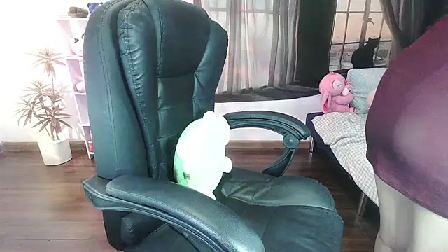 Snapshot of Suzie_Wet_Cave chatting on September 21, 3:10 pm Suzie Wet Cave online show from September 21, 3:10 pm