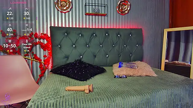 Snapshot of geminis_milf chatting on October 25, 6:59 pm geminis milf online show from October 25, 6:59 pm