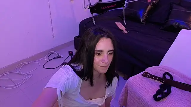 Snapshot of elowen_halley1 chatting on October 8, 9:08 pm elowen halley1 online show from October 8, 9:08 pm