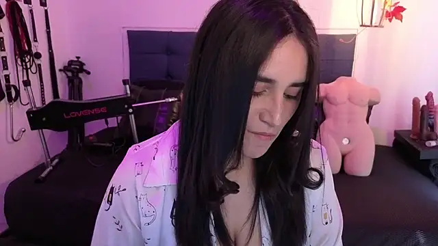 Snapshot of elowen_halley1 chatting on October 12, 7:27 pm elowen halley1 online show from October 12, 7:27 pm