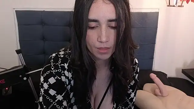 Snapshot of elowen_halley1 chatting on September 19, 7:13 pm elowen halley1 online show from September 19, 7:13 pm