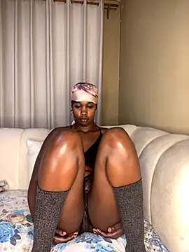 Snapshot of TinaFavourite chatting on October 5, 5:51 pm TinaFavourite online show from October 5, 5:51 pm