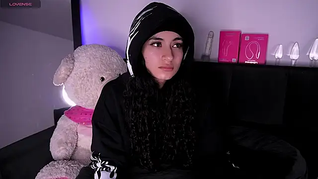Alynn Bri  online show from July 1, 3:06 am