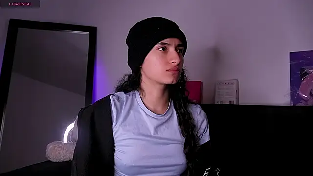Alynn Bri  online show from July 28, 3:04 am