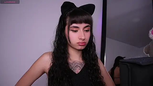 Alynn Bri  online show from July 12, 4:02 am