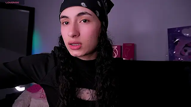 Alynn Bri  online show from July 7, 12:24 am