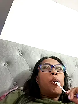 sarah garcia  online show from May 30, 11:11 pm