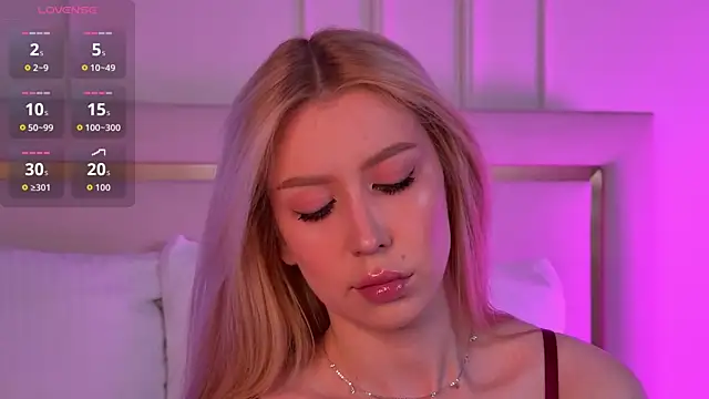 Snapshot of VelvetHell chatting on October 29, 3:33 am VelvetHell online show from October 29, 3:33 am