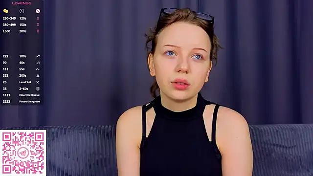 EmiliSaren online show from September 8, 4:39 pm