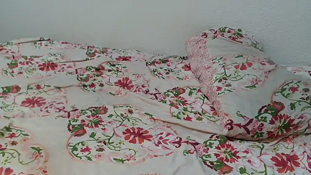 Snapshot of WETPUSSY24XX chatting on October 5, 8:47 pm WETPUSSY24XX online show from October 5, 8:47 pm