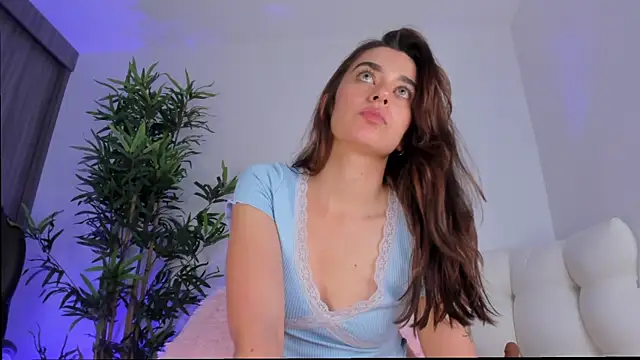 Snapshot of MissLana77 chatting on September 27, 2:19 am MissLana77 online show from September 27, 2:19 am