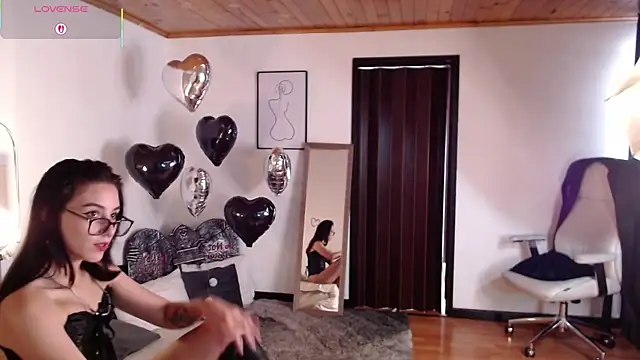 Snapshot of Lina_Montclair chatting on October 16, 7:27 pm Lina Montclair online show from October 16, 7:27 pm