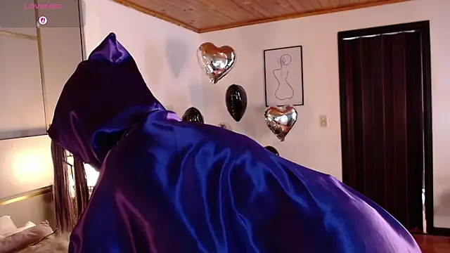 Snapshot of Lina_Montclair chatting on October 31, 7:40 pm Lina Montclair online show from October 31, 7:40 pm